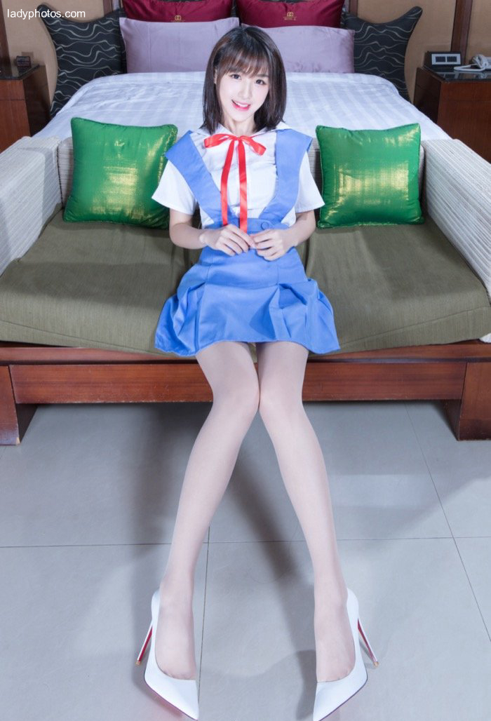 Taiwan girl is so sweet, a pair of big white legs can't be moved! - 4
