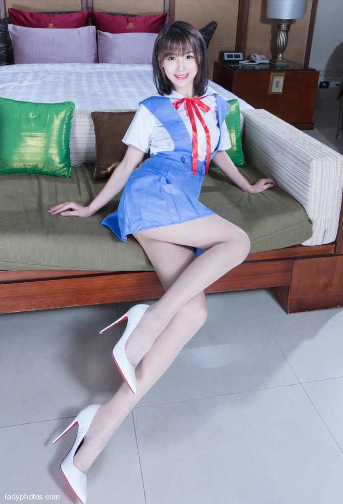 Taiwan girl is so sweet, a pair of big white legs can't be moved! - 5