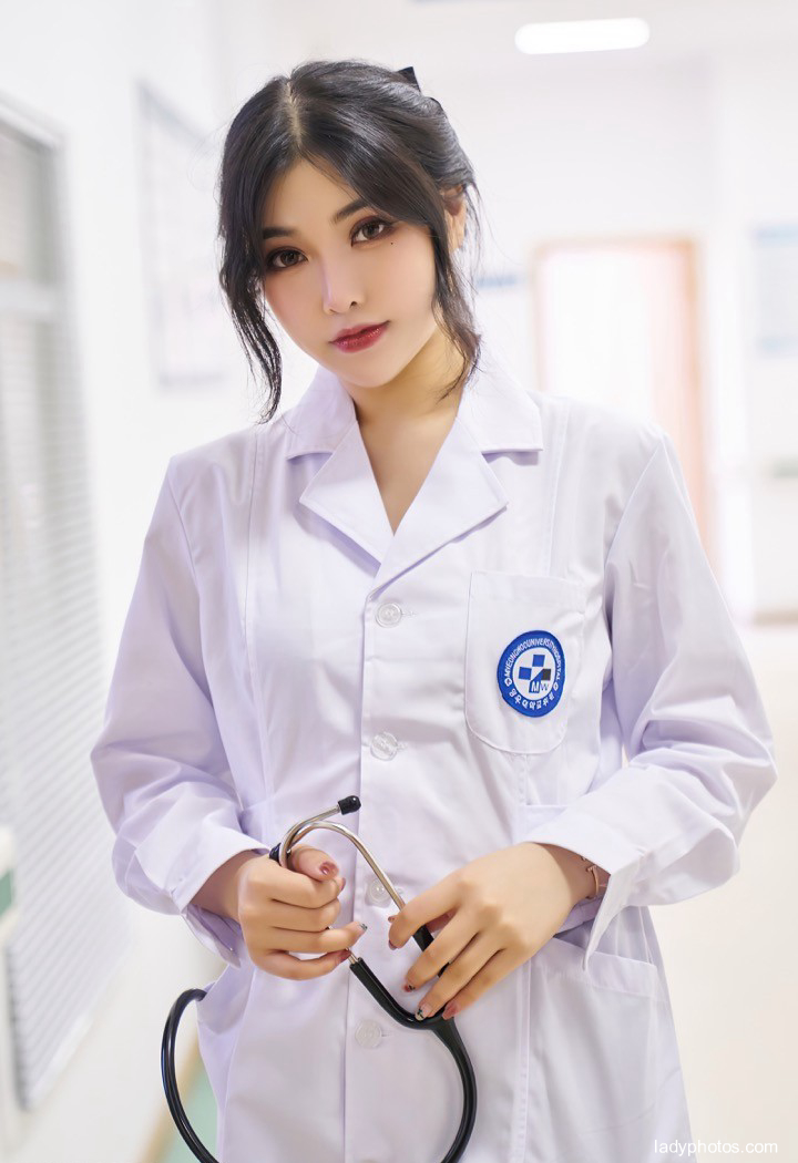Model Han Jingan's professional uniform tempts to satisfy your doctor's fantasy - 4