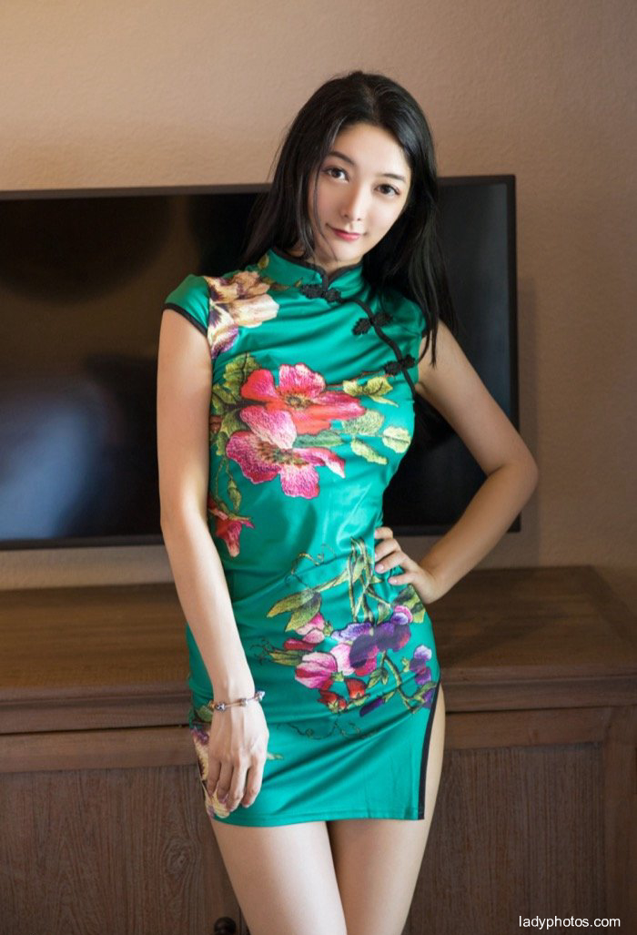 Qipao and silk stockings are beautiful. Little Reba's slender feet make your blood flow - 5