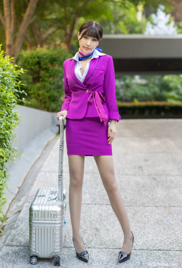 Tie up the stewardess! Famous model Zhu Ke'er challenges the temptation of the biggest uniform - 1