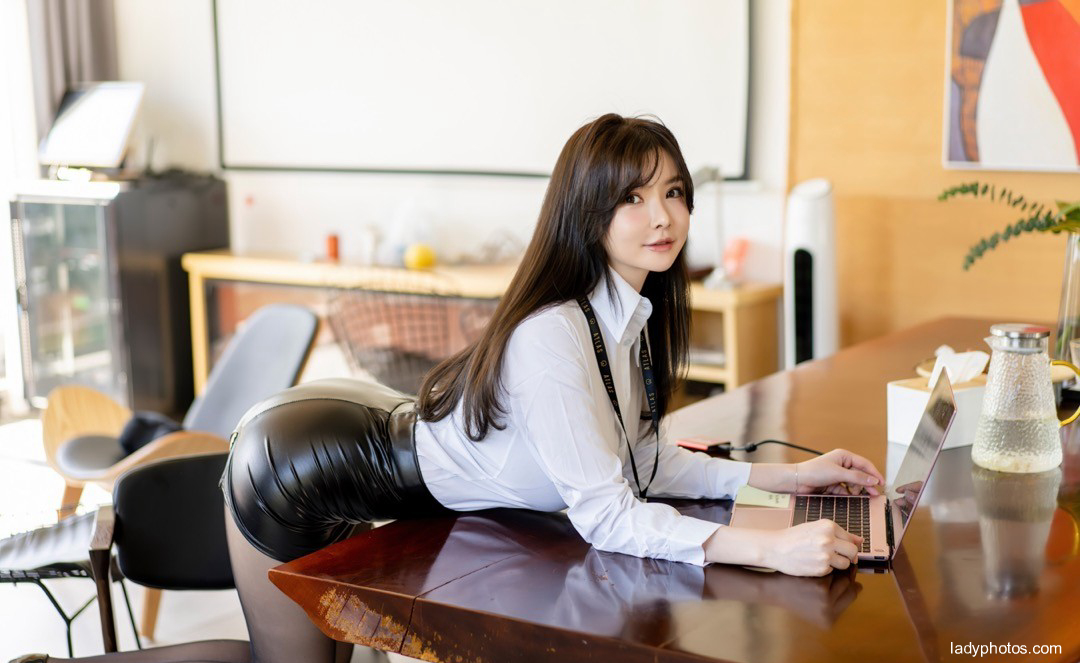 Nuomiko's secretary uniform is bound and enchanted, and the child's face and huge milk are a feast for the eyes - 3