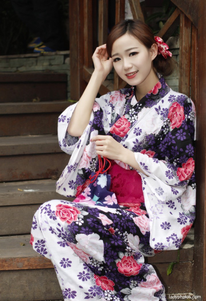 Beautiful and delicate kimono girl photo, sweet smile, beautiful - 4