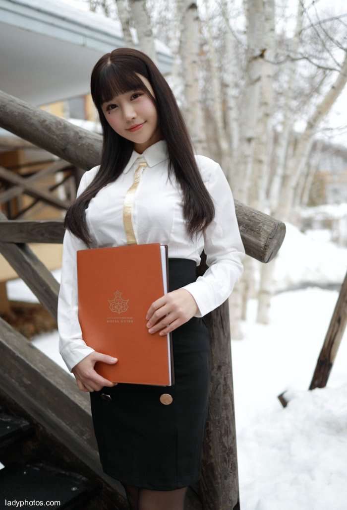 Beauty Zhu Ke'er turns into hotel room manager uniform - 5