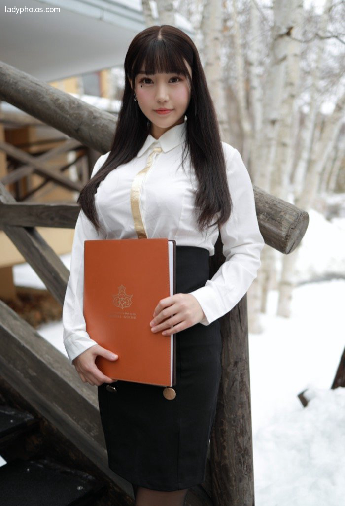 Beauty Zhu Ke'er turns into hotel room manager uniform - 4