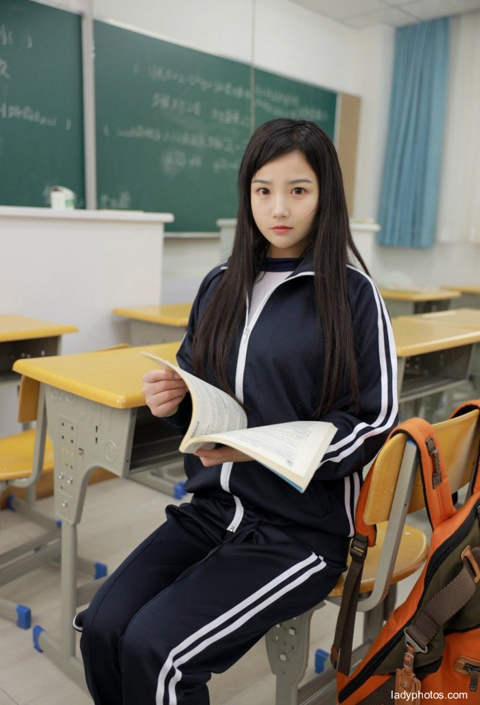 Take off your clothes in class! Model Xu Weiwei's natural appearance - 5