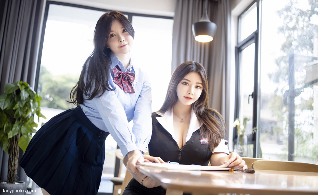 Big breast collision! Two sexy beauties, Nuo Meizi and ruanzi, charm and deduce the relationship between teachers and students - 2