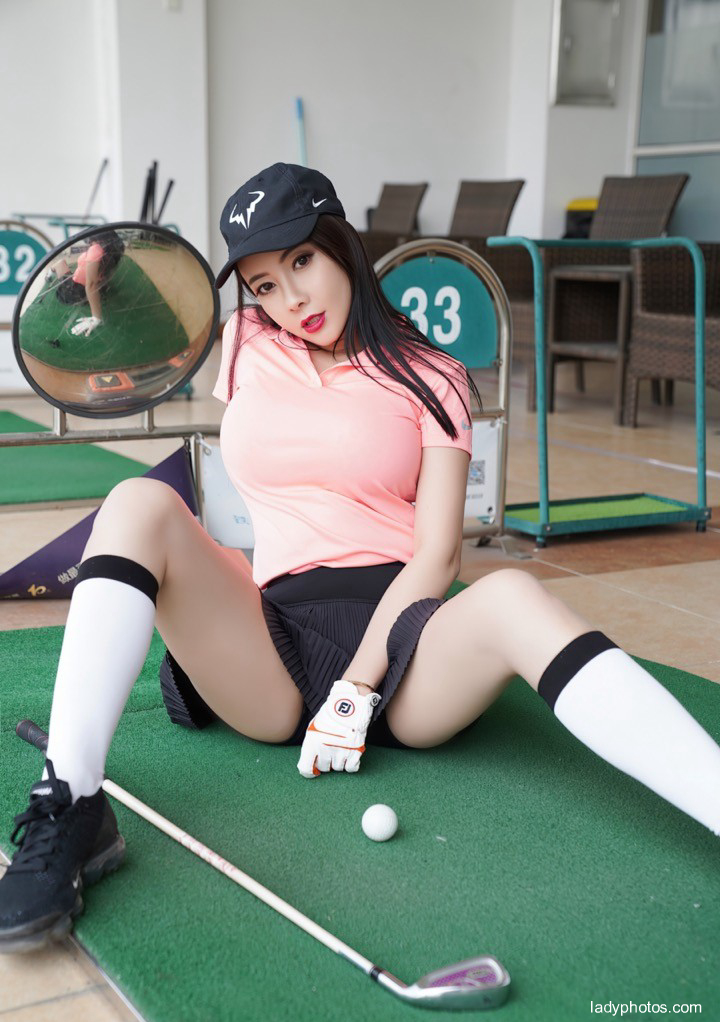 Sexy Royal sister Guo'er turns into a golf girl and makes you go into a hole in one shot - 4