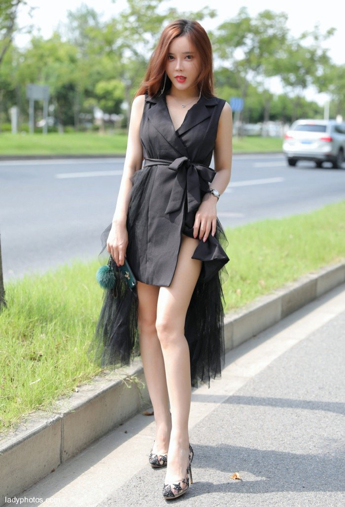 Challenge the most daring outdoor exposure, model AI Xiaoqing sexy outdoor shooting exciting - 2