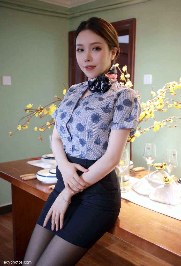 Huang lelan, a beautiful stewardess, takes on the temptation and opens the button with her big chest - 1