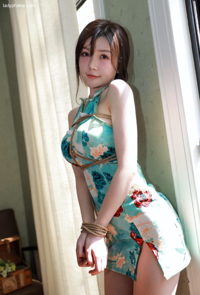 Cheongsam beauty teaches you to play SM, and the temptation of glutinous silk stockings makes your blood gush - 4
