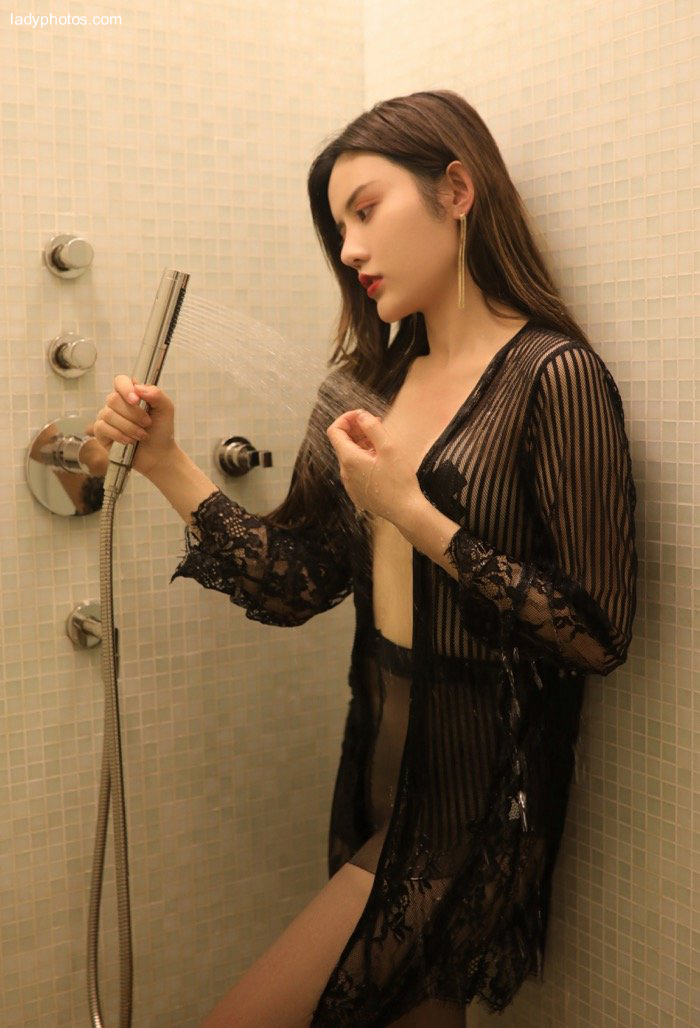 Sexy beauty zhuoyaqi's wet body in bathroom - 3
