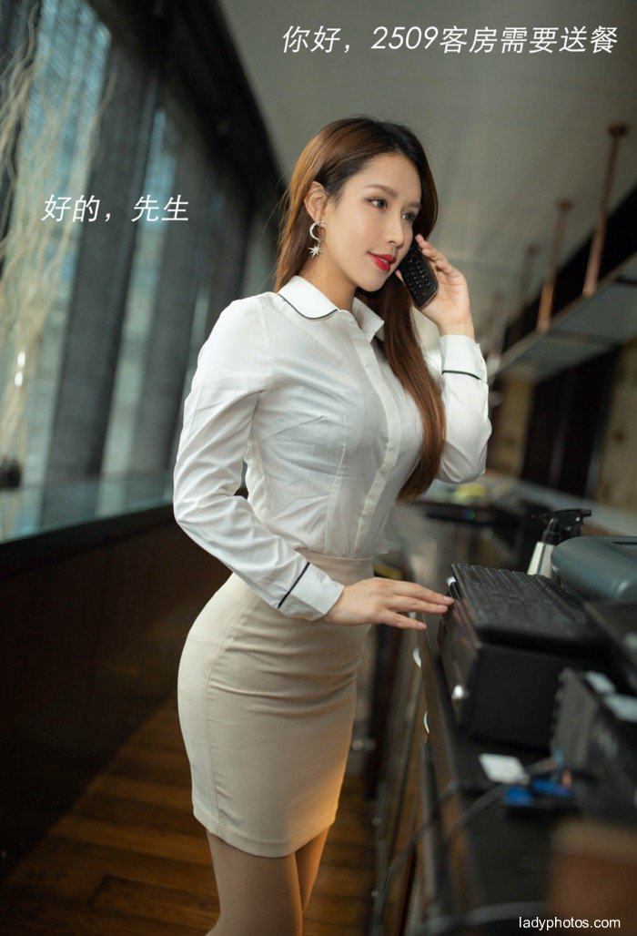Hotel attendant seduces guest model Xu An'an - 1