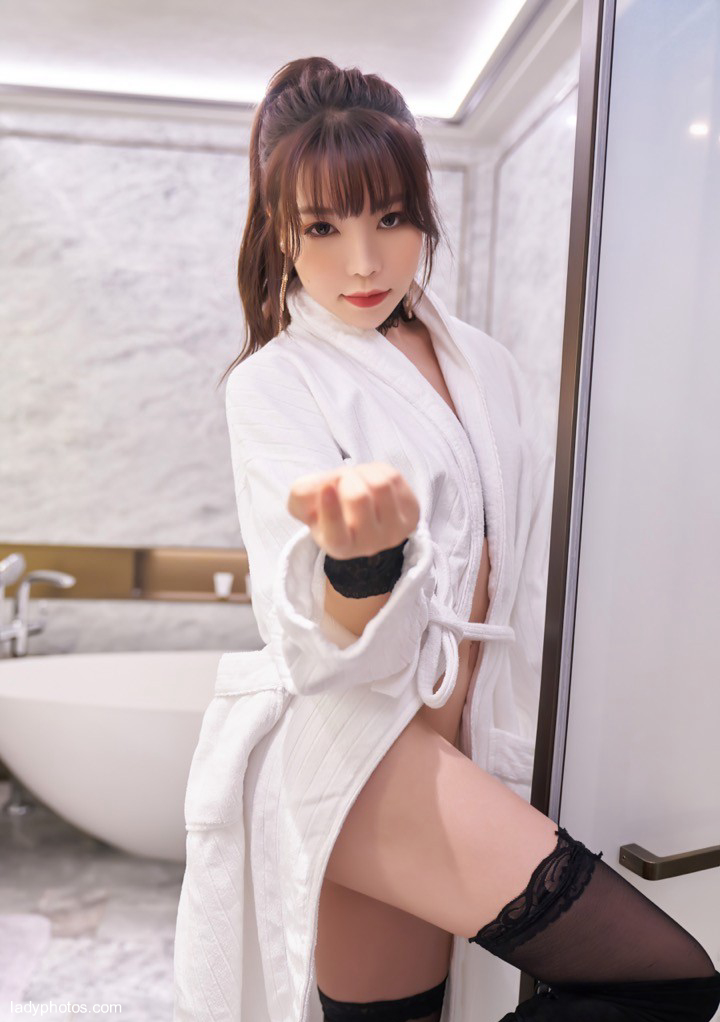 Sexy goddess Zhizhi's sexy underwear is half hidden and full of imagination - 1