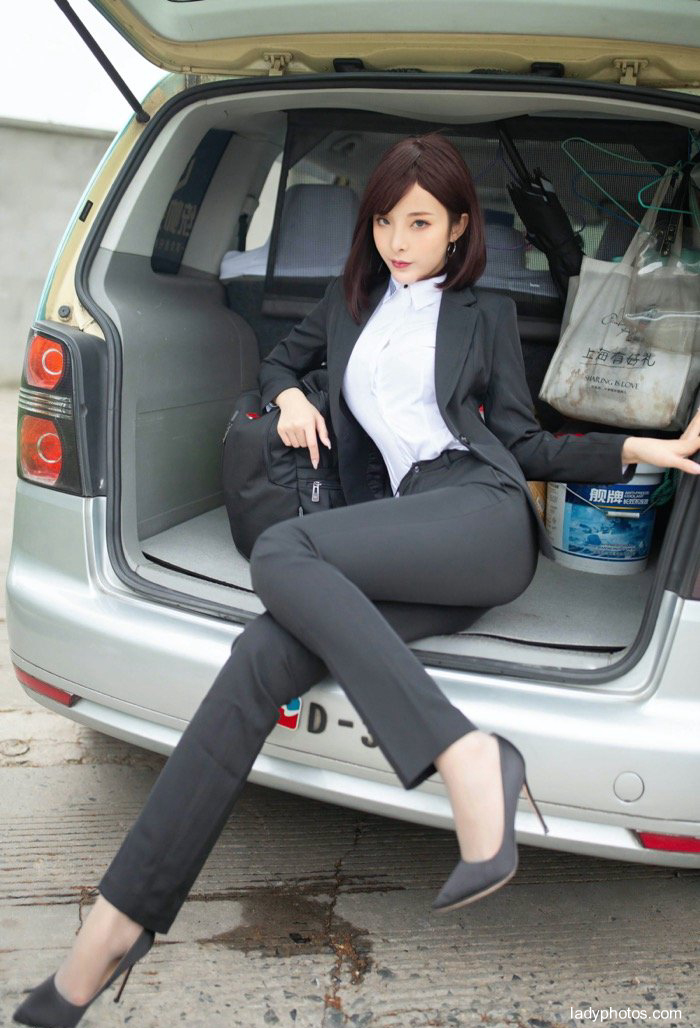 Chen Xiaomiao, a female driver, takes off her clothes to seduce male passengers to satisfy your fantasy of love affairs - 5