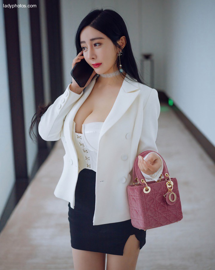 Beautiful model yun'er's workplace uniform shows luxury milk to meet your fantasy of insurance brokers - 2