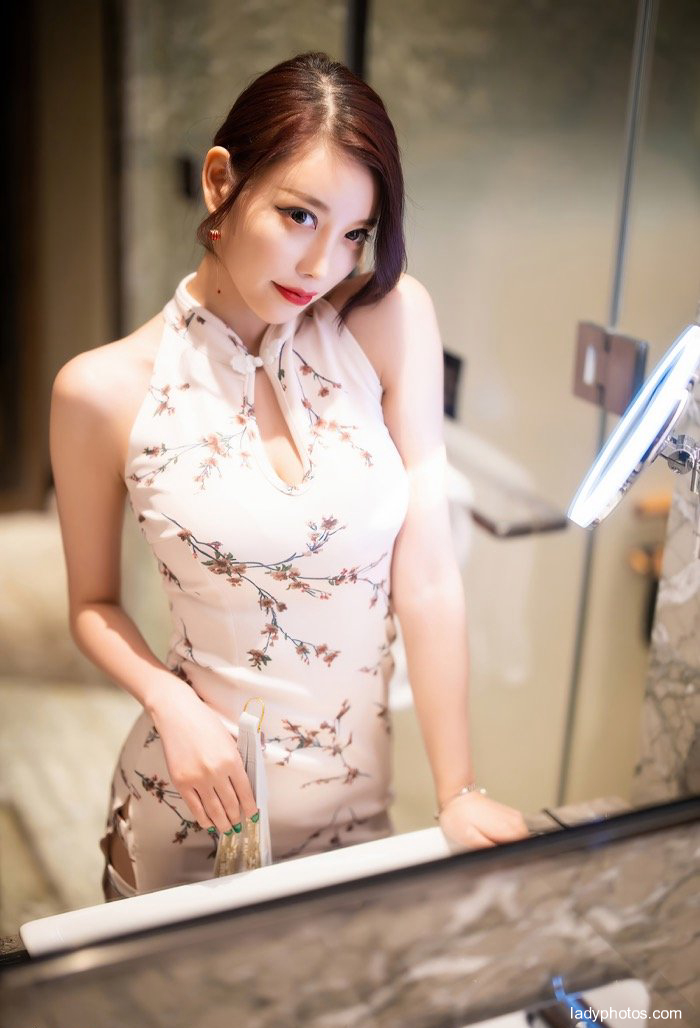 Yang Chenchen's cheongsam and silk stockings seduce the beauty level, perfect figure and sexy flame - 5