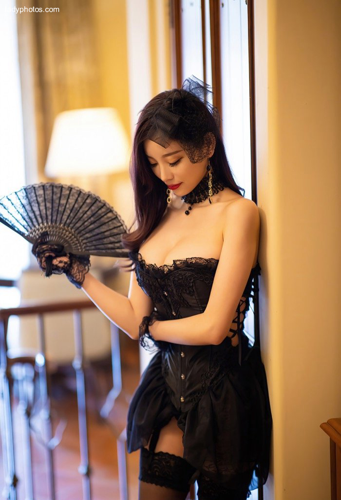 Sexy goddess Yang Chenchen's sexy private house photo is enchanting and exquisite - 3
