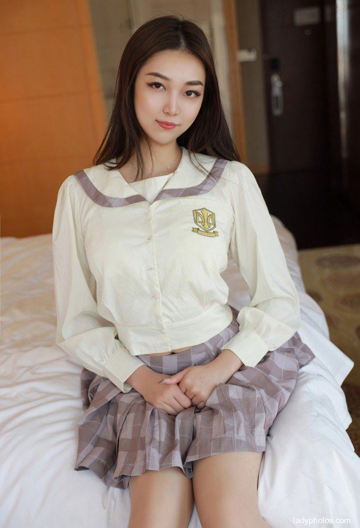 Sweet girl Zheng Yingshan JK uniform sexy temptation big long legs exposed - 3
