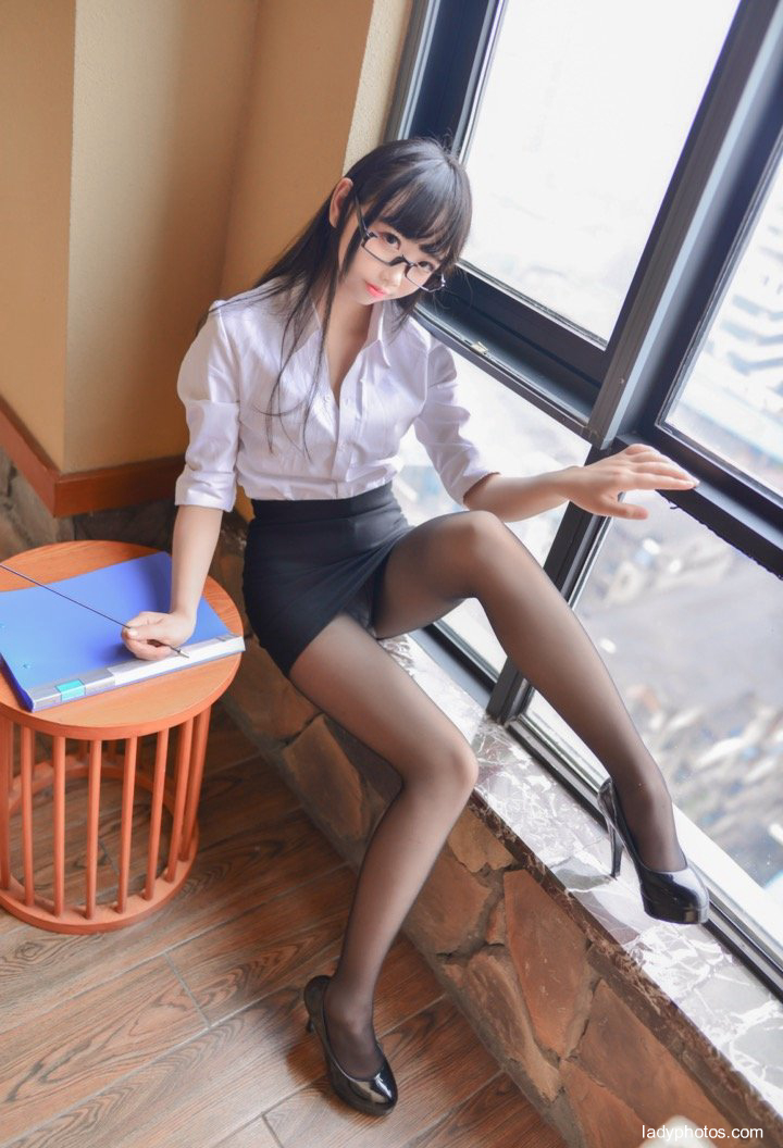 You are such a teacher! Sweet tutor how to resist the temptation of black silk - 4