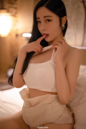 貌似杨幂，辣过杨幂 女模允爾酒店服务引人遐想