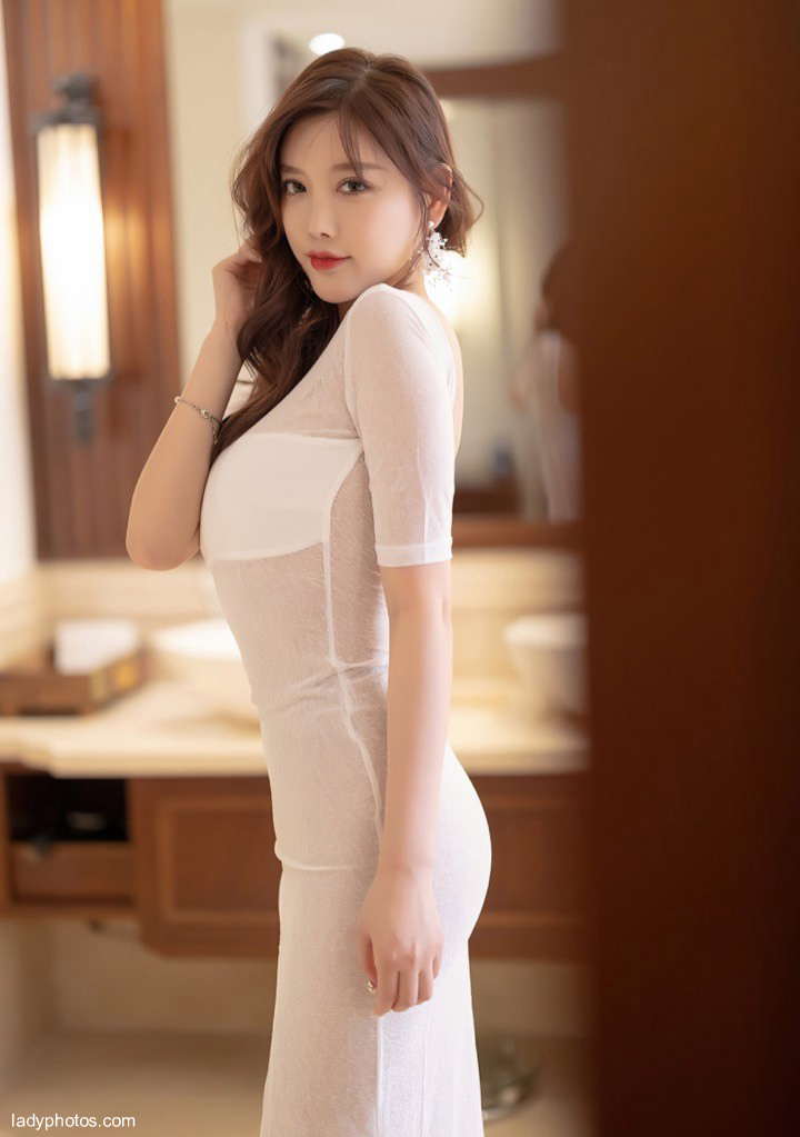 Come and see the beauty take a bath! Yang Chenchen, the goddess of beautiful legs, is tender and charming - 4