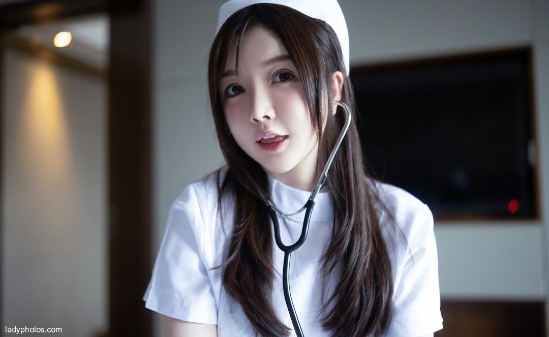甜美尤物糯美子情趣制服誘惑化身小護士幫你檢查身體 - 4