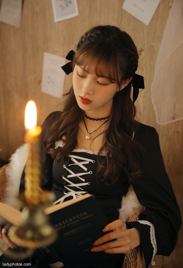 The beautiful and lovely girl in the candlelight is quiet, elegant and charming - 3
