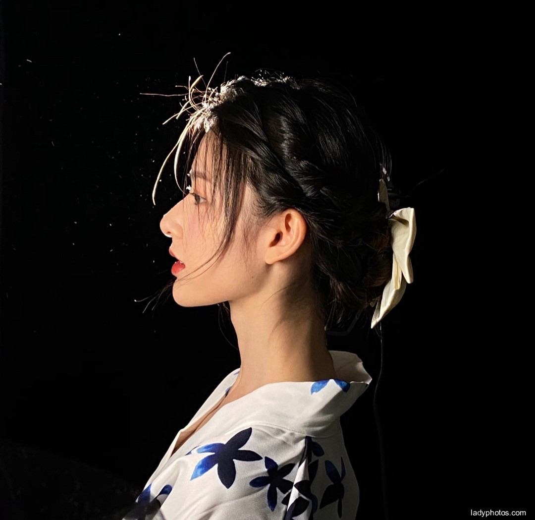Intelligent and elegant kimono beauty super photographer takes peerless light - 1