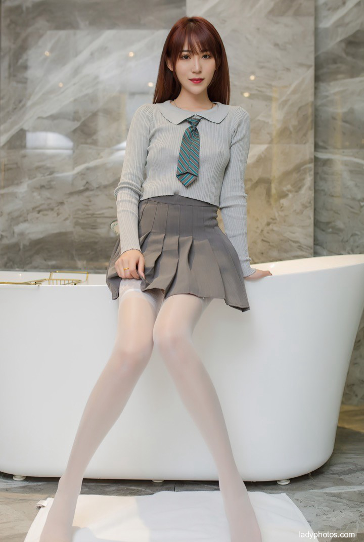 Miss JK, I'm wet! Beautiful model Zhou Muxi is tall and sexy - 1
