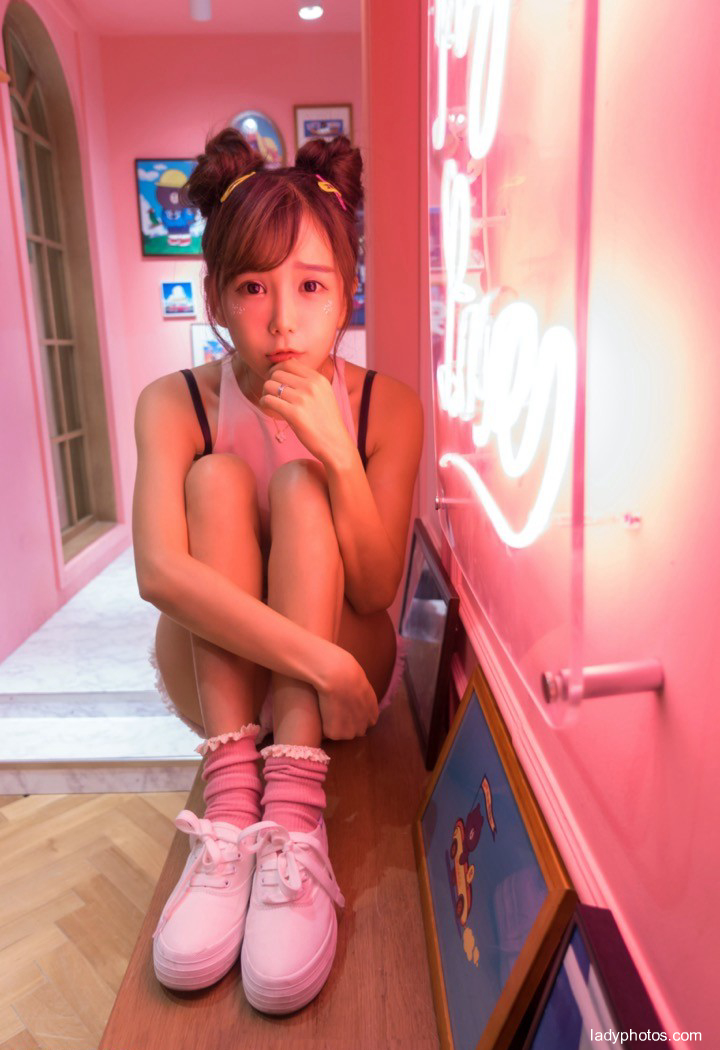 The cute little girl with long legs and thin waist, model Xiao Jiu is exciting - 4