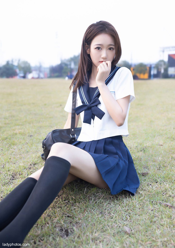 The school playground boldly reveals the infinite beauty of spring under the skirt of sweet lover Tang Anqi - 5