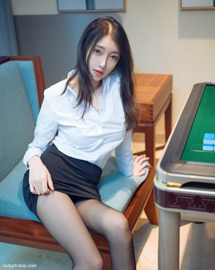 棋牌室也销魂！丽质美人玥儿玥曼妙多姿随你处置 - 4