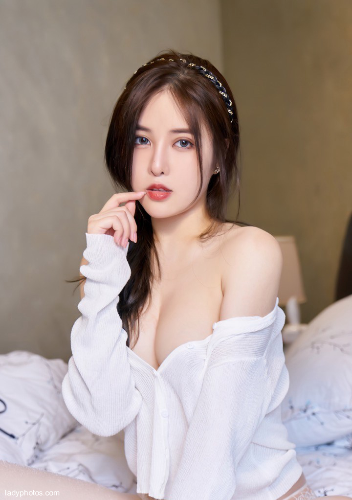 Sweet girlfriend Han Jing'an was so angry and liberated that she twisted her snow-white and delicate body on the bed - 5