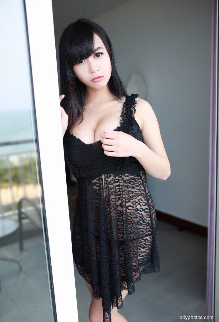 Sexy beauty Huang Ke black silk perspective dress attractive private photo - 1