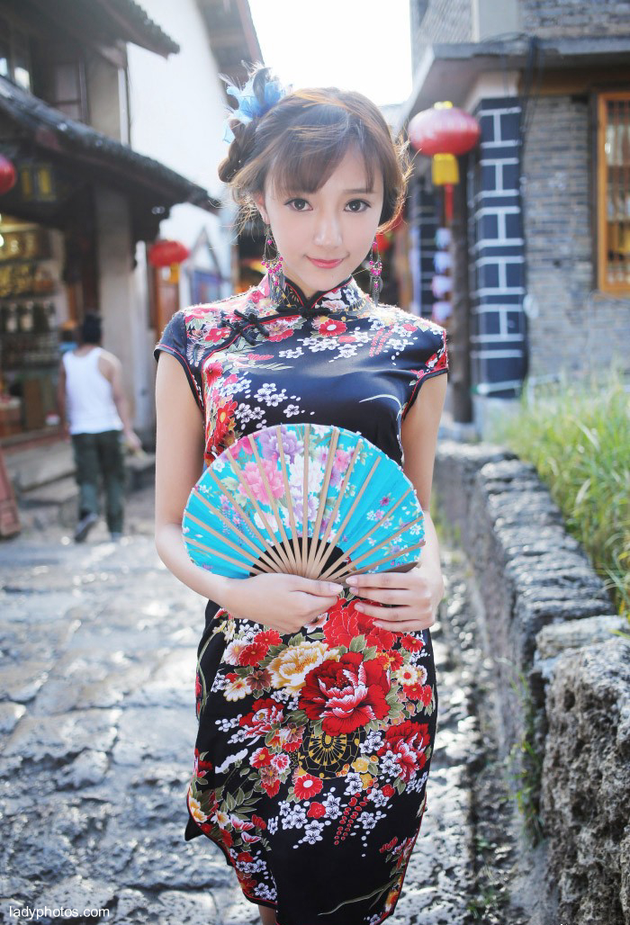 Pure beauty Wang Xinyao, beautiful cheongsam in Lijiang - 2