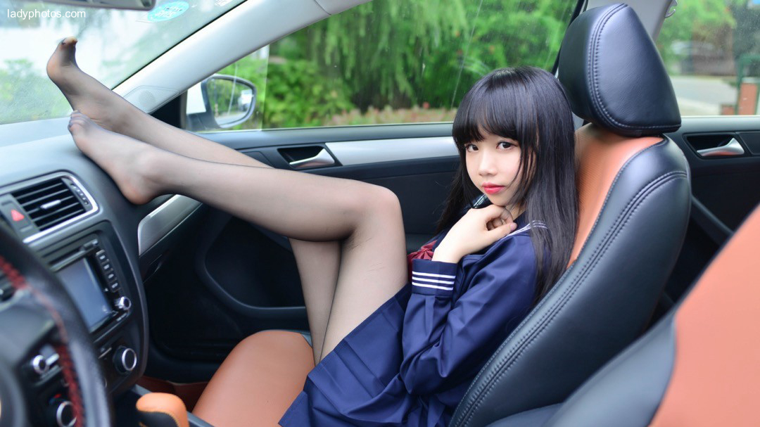 老司機快上車！ 粉嫩蘿莉COSER雪琪JK制服大擺騷姿 - 5