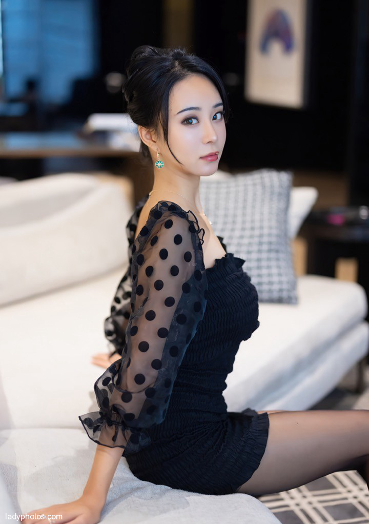 Model LAN Xia has a hot figure and bold style. She shows her charming body on the bed - 4