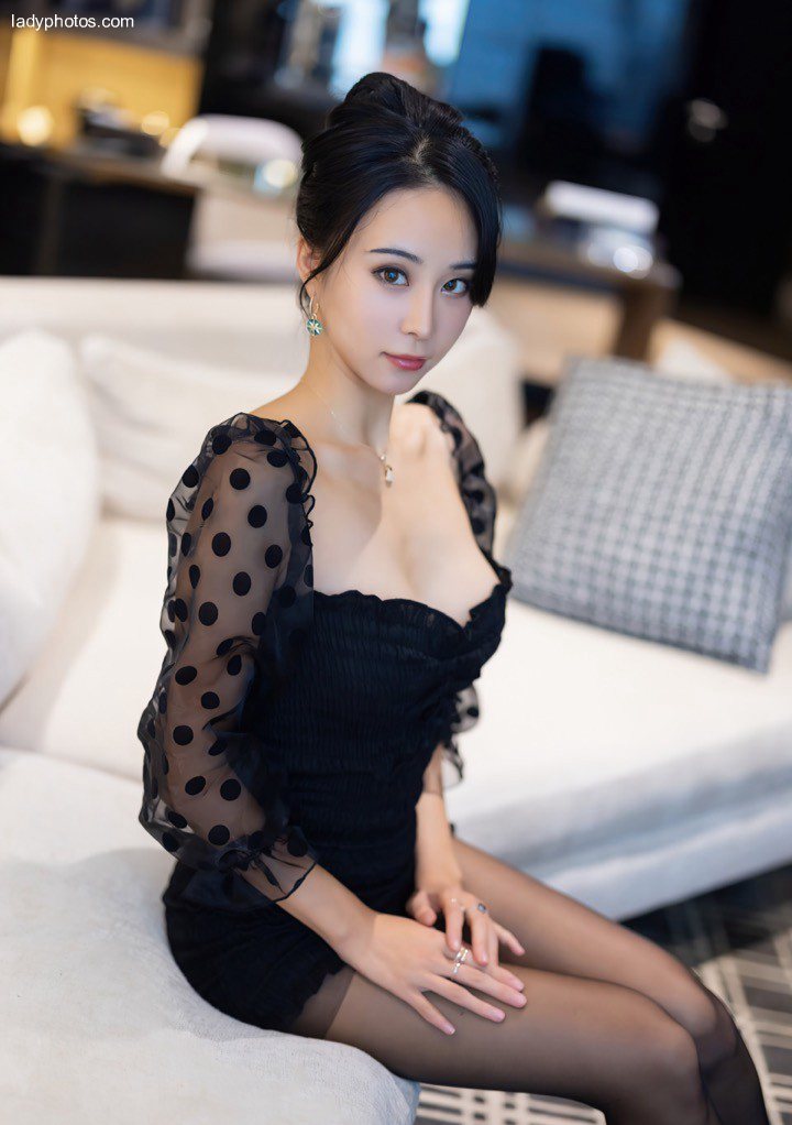 Model LAN Xia has a hot figure and bold style. She shows her charming body on the bed - 5