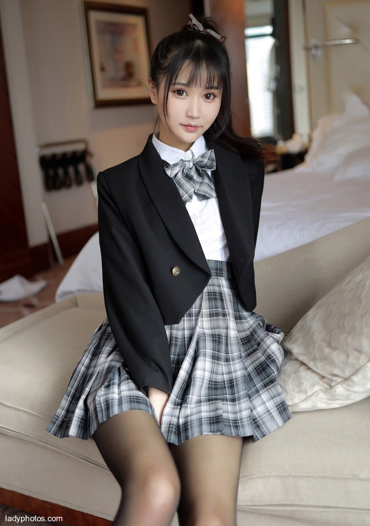 Pure and lustful pure and beautiful girls don't like men in JK uniforms - 1