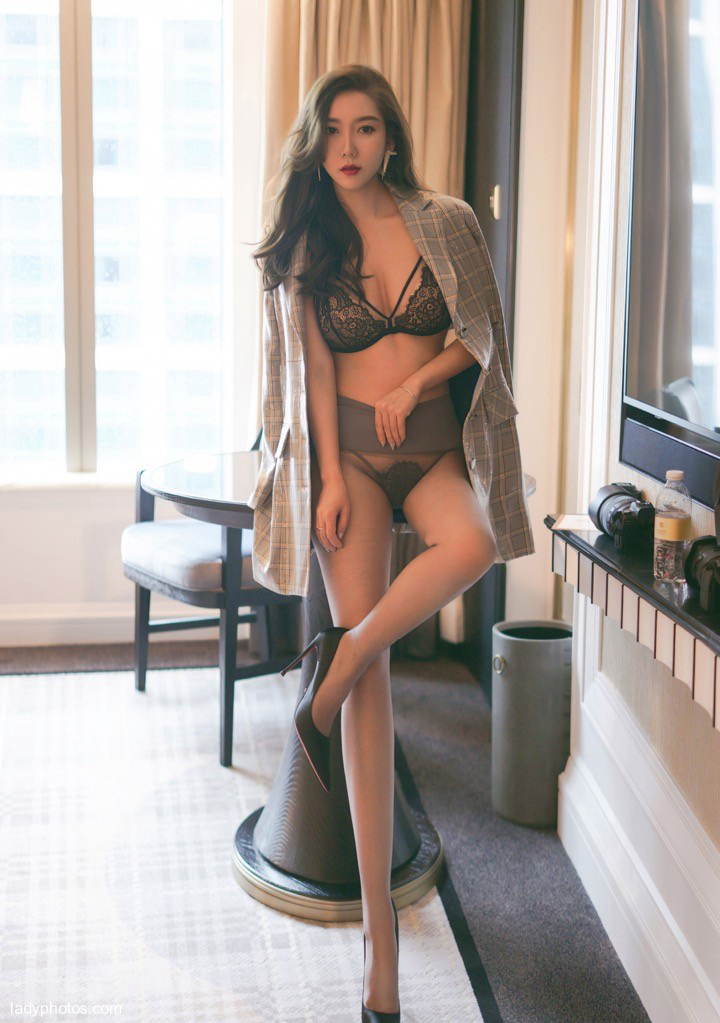 Goddess AI Jingxiang's elegant temperament is born sexy and feminine, and her femininity is lost at a glance - 1