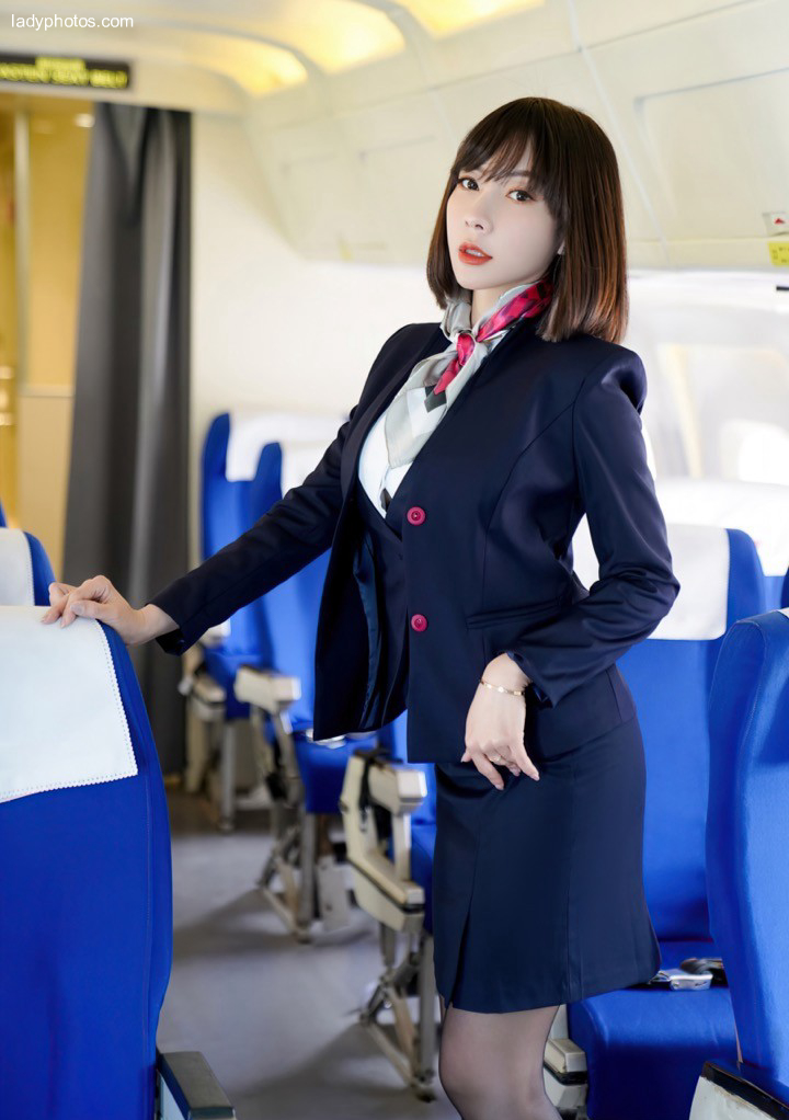 What a beautiful stewardess on the enchanting journey cloud, and it's still two - 4