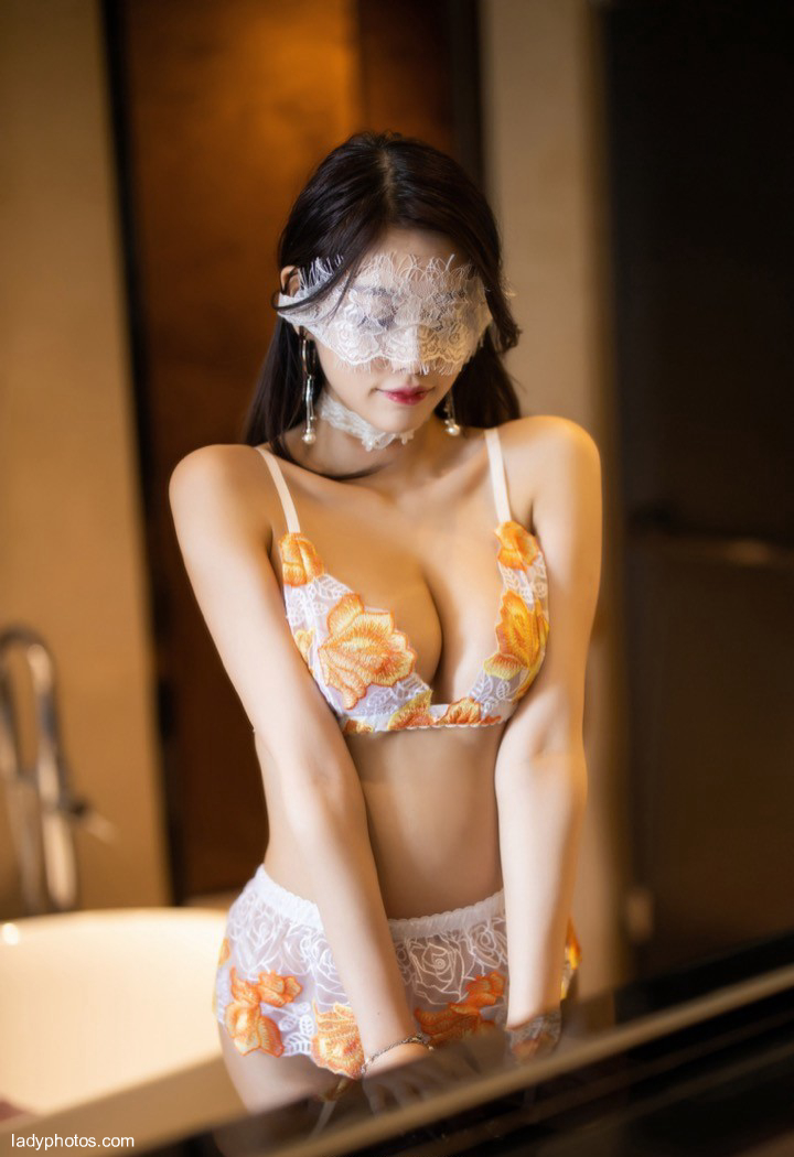 Top beauty Yang Chenchen fun photo lace masked SM temptation - 2