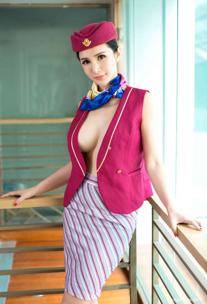 Temperament beauty Gu Xinyi stewardess uniform temptation, round chest is very sexy - 1
