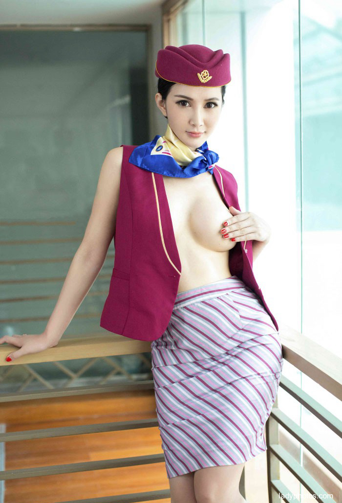 Temperament beauty Gu Xinyi stewardess uniform temptation, round chest is very sexy - 4