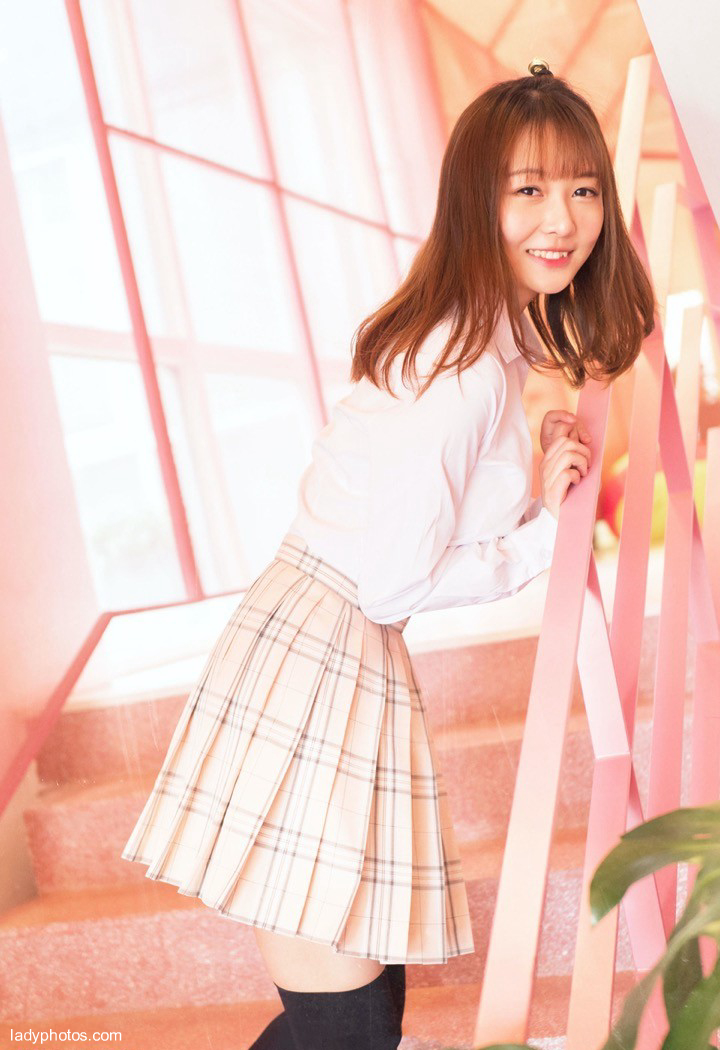 かわいいお姉さんの衣装替えショー、JKはやっぱり一番きれいな制服 - 4