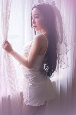 Micro blog is popular, young model's beautiful and pure private house