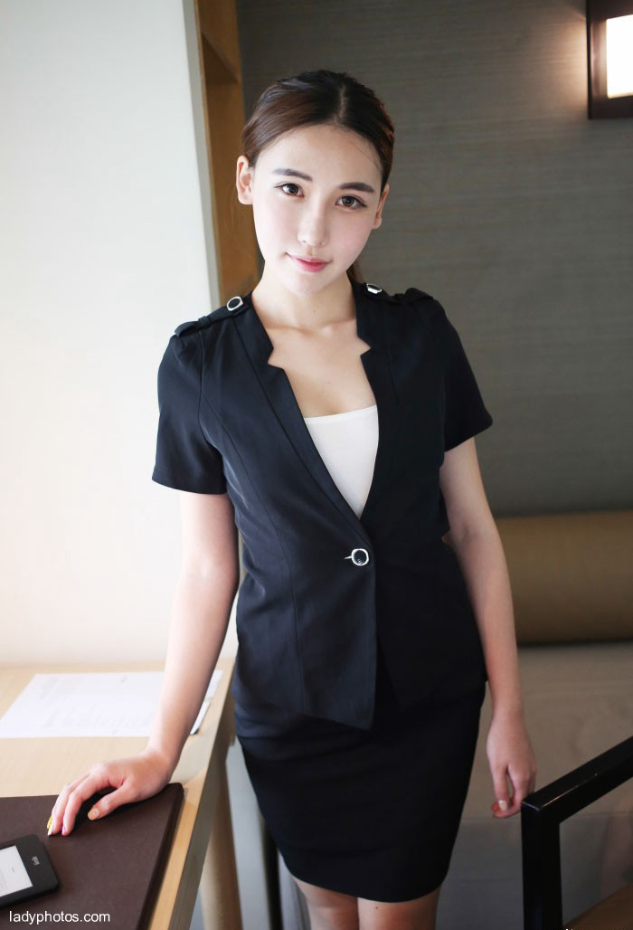 Another attractive Secretary ol uniform, the bear of Meiyuan Pavilion - 1