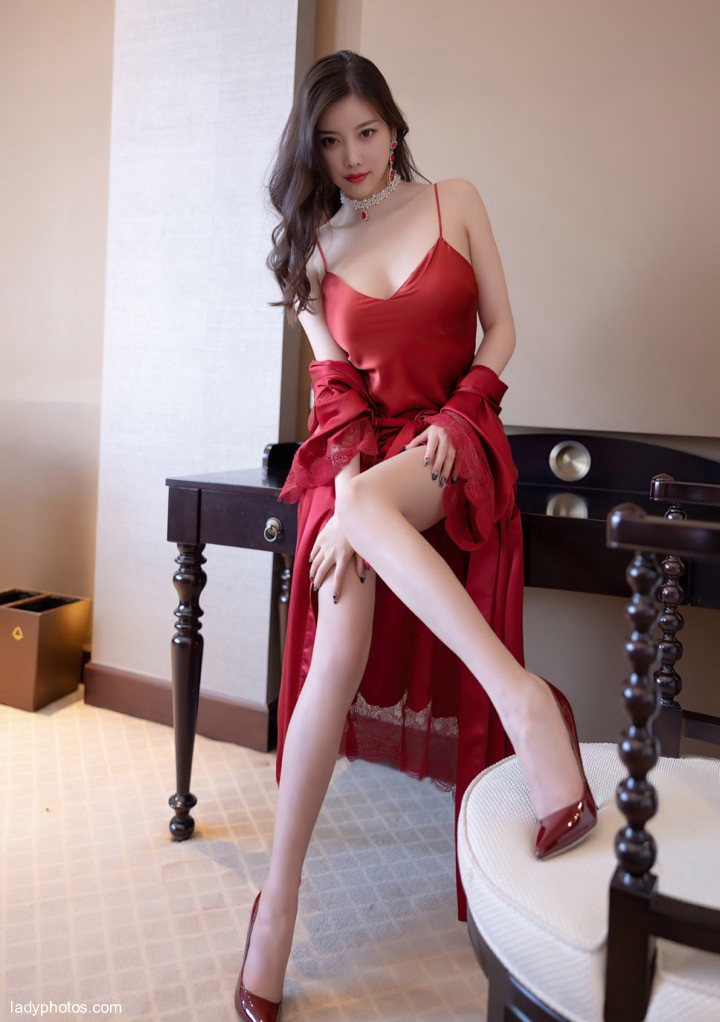 The flame of passion is burning! The stunning beauty Yang Chenchen seduces you in red - 2