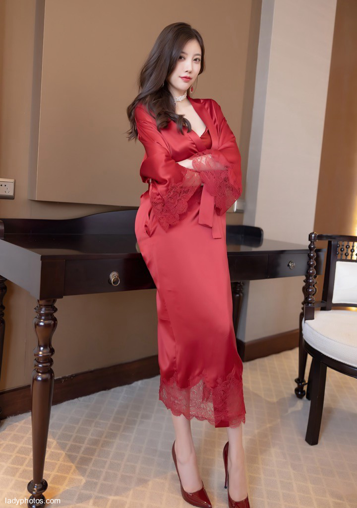 The flame of passion is burning! The stunning beauty Yang Chenchen seduces you in red - 1